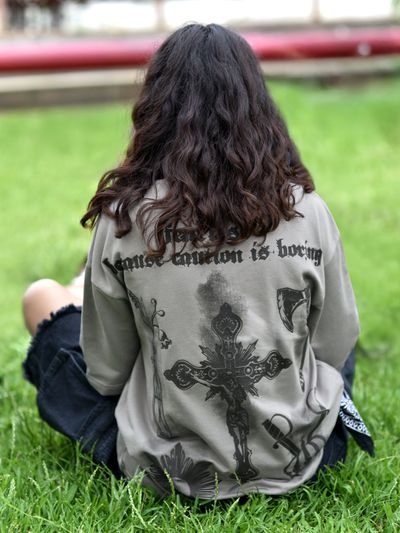 Light Grey Spray Print Gothic Oversized T-Shirt for
              Women
