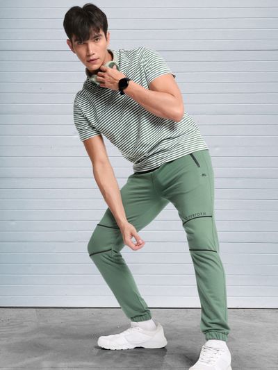 Solid Light Green Knitted Men Jogger