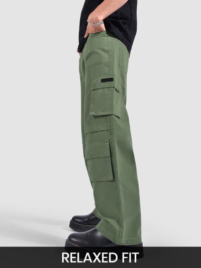 man wearing trendy relaxed fit cargo pants, 
