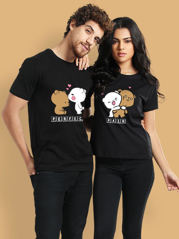 https://www.beyoung.in/api/cache/catalog/products/new_couple_tshirt_images/perfect_pair_black_couple_base_700x933.jpg