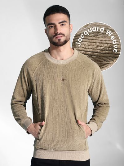 Man wearing a beige textured sweatshirts | Beyoung