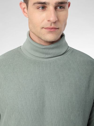 Grey Turtle Neck Sweatshirt Men Wears a Grey Turtle Neck mens Sweatshirt