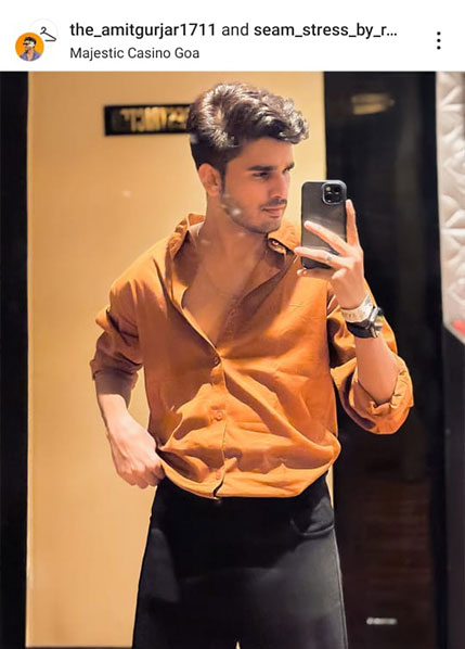 shop various styles of black denim jackets online at Beyoung