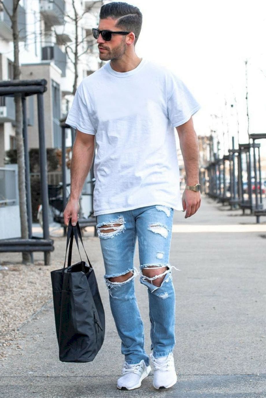 Plain T-shirt with Boyfriend Jeans