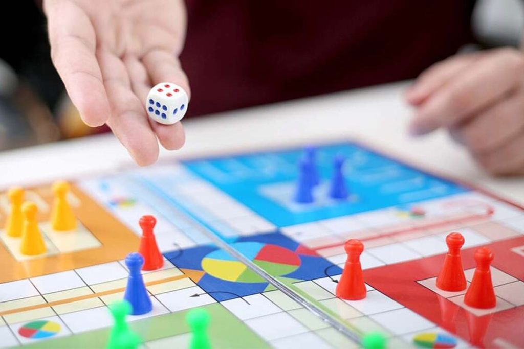 Top 14 Best Indoor Games That You Can Play With Your Kids