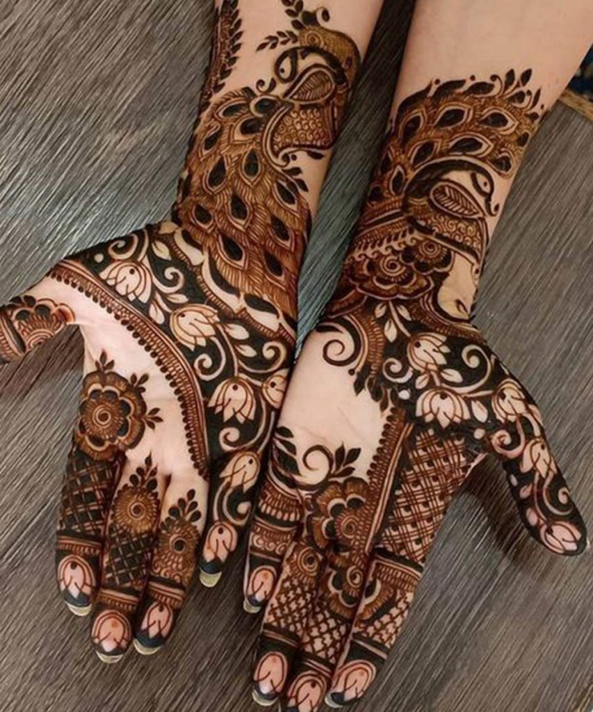 27+ Half Hand Mehndi Designs For Brides & Bridesmaids That Are Simply Whoa!  | WeddingBazaar