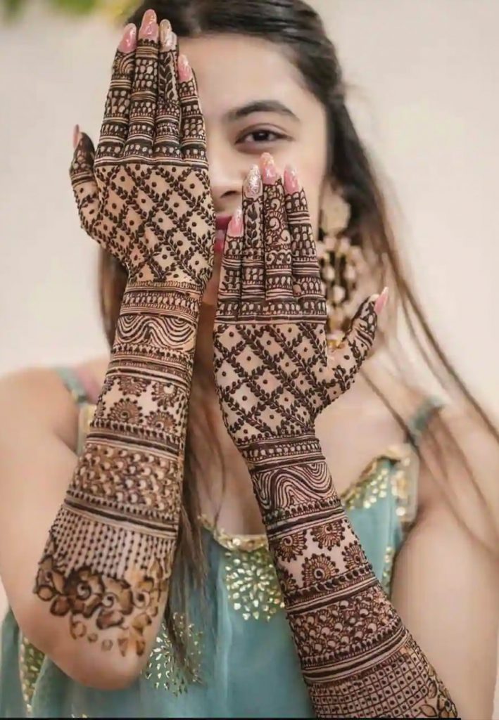 Super Trendy & Unique Arabic Mehendi Designs For Brides!